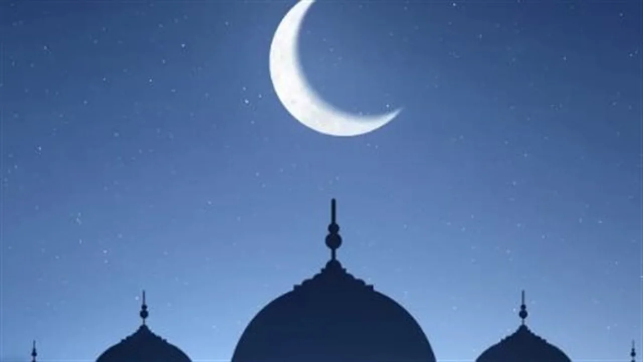 تحري هلال رمضان.. موعد بداية الشهر الفضيل فلكياً ووفق رؤية المحاكم الشرعية